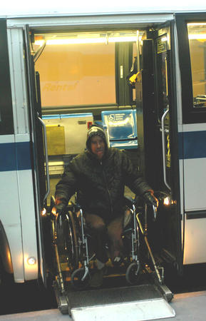 图文:纽约为残疾人提供出行方便(2)-新闻中心
