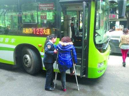 带残疾证坐公交车是否免费?